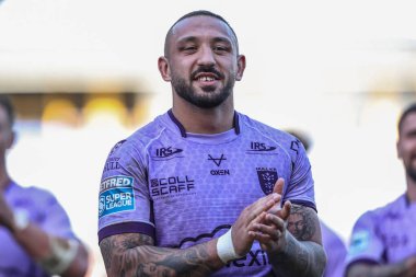 Hull KR 'dan Elliot Minchella, Betfred Süper Lig 6. raundunda John Smith Stadyumu, Huddersfield, Birleşik Krallık' ta oynanan Huddersfield Giants vs KR maçında taraftarları alkışlıyor.