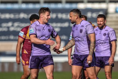 Hull KR 'dan Tom Davies ve Hull KR' dan Elliot Minchella, 30 Mart 2025 'te John Smith' in Stadyumu 'nda oynanan Betfred Süper Lig 6. Raundda oynanan Huddersfield Giants vs Hull KR karşılaşmasını kutluyorlar.