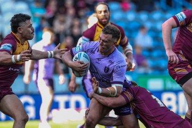 Hull KR 'dan Jai Whitbread, Huddersfield Giants' tan Harry Rushton tarafından 30 Mart 2025 'te John Smith' in Stadyumu 'nda oynanan 6. Huddersfield Süper Lig karşılaşmasında yenildi.