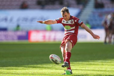 Wigan Warriors takımından Harry Smith, Wigan Red Devils 'in 30 Mart 2025' te oynadığı Betfred Süper Lig 6. Raundunda Wigan Warriors 'a karşı Salford Red Devils maçında dönüşüm vuruşunu yapıyor.