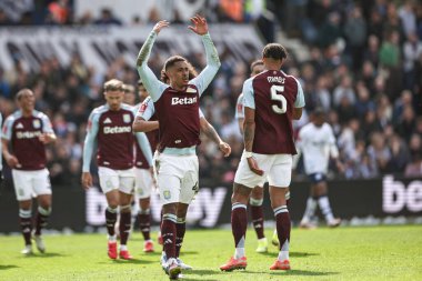 Aston Villa 'dan Jacob Ramsey, 30 Mart 2025' te İngiltere 'nin Preston kenti Deepdale' de Preston North End ile Aston Villa arasındaki çeyrek final karşılaşmasında 0-3 kazanma hedefini kutluyor.