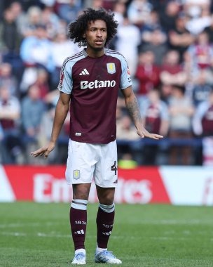 Aston Villa 'dan Boubacar Kamara, 30 Mart 2025 tarihinde Birleşik Krallık' ın Deepdale kentinde Preston North End - Aston Villa çeyrek final karşılaşmasında