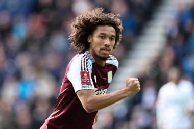 Aston Villa 'dan Boubacar Kamara, 30 Mart 2025 tarihinde Birleşik Krallık' ın Preston kentinde oynanan Emirlikler Kupası çeyrek final maçında Preston North End - Aston Villa maçında görev başında.