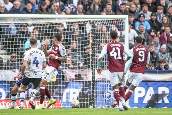Aston Villa 'dan Marcus Rashford, 30 Mart 2025 tarihinde Birleşik Krallık' ın Deepdale kentinde Preston North End - Aston Villa maçında oynanan çeyrek final karşılaşmasında 0-1 berabere kaldı.