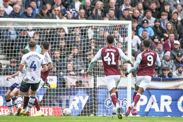 Aston Villa 'dan Marcus Rashford, 30 Mart 2025 tarihinde Birleşik Krallık' ın Deepdale kentinde Preston North End - Aston Villa maçında oynanan çeyrek final karşılaşmasında 0-1 berabere kaldı.