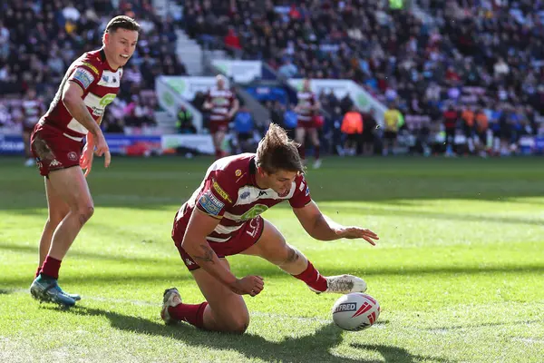 Wigan Warriors takımından Sam Walters 30 Mart 2025 'te Wigan Warriors ile Salford Red Devils arasındaki Betfred Süper Lig maçında 36-0' lık skora ulaştı.