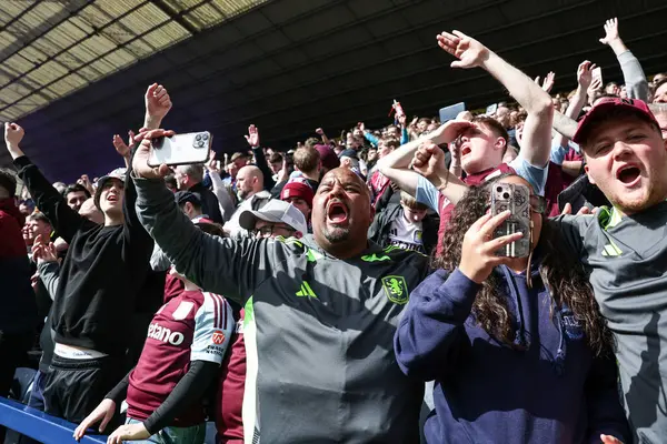 Villa taraftarları, 30 Mart 2025 tarihinde Preston North End - Aston Villa maçında oynanan Emirates FA Cup çeyrek final maçında 0-3 'lük galibiyeti kutladılar.