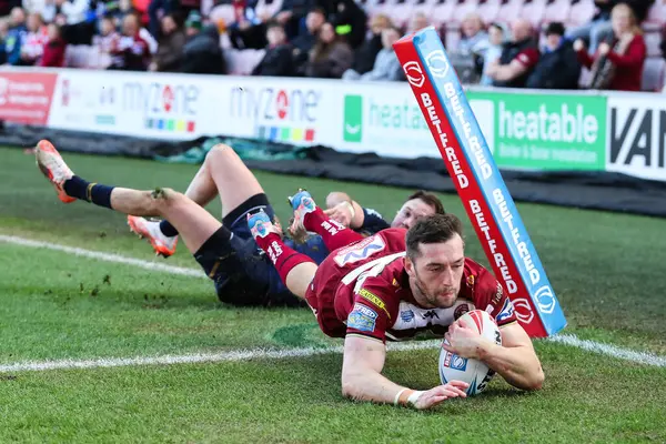 Wigan Warriors takımından Jake Wardle 30 Mart 2025 'te Wigan Warriors' a karşı Salford Red Devils maçında skoru 14-0 yaptı.