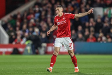 Nottingham Ormanı 'ndan Nikola Milenkovi Premier Lig maçı sırasında Nottingham Forest Manchester United' a karşı City Ground, Nottingham, 1 Nisan 2025