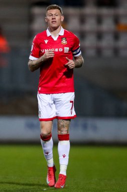 Wrexham AFC takımından James McClean, 1 Nisan 2025 tarihinde Cambridge United 'a karşı Wrexham maçında Abbey Stadyumu, Cambridge' de maç yapıyor.