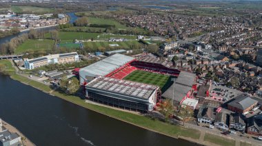 Premier Lig maçı sırasında Nottingham Forest, Manchester United 'a karşı City Ground, Nottingham, İngiltere' de 1 Nisan 2025 'te oynanan City Ground maçının hava görüntüsü.