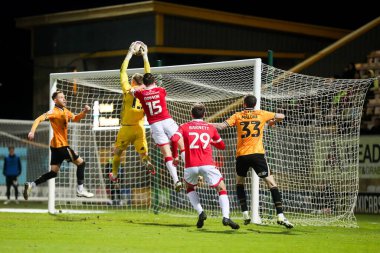 Cambridge United takımından Nathan Bishop 1 Nisan 2025 'te Cambridge United' a karşı Wrexham maçında kurtarıyor.