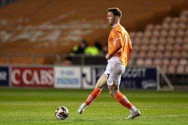 Blackpool takımından Lee Evans 1 Nisan 2025 'te Bloomfield Road, Blackpool' da oynanan Blackpool maçında pas verdi.