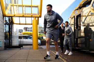 West Ham United takımından Max Kilman, 1 Nisan 2025 'te Wolverhampton Wanderers' a karşı Molineux, Wolverhampton, Birleşik Krallık Premier Lig karşılaşması öncesinde geldi.
