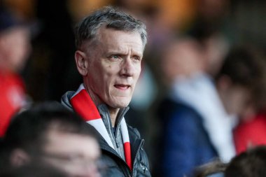 Wrexham AFC taraftarları, 1 Nisan 2025 tarihinde Cambridge United ile Wrexham arasındaki Sky Bet 1 maçı öncesinde Abbey Stadyumu 'na geldiler.