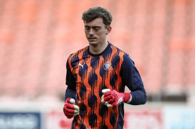 Blackpool 'dan Harry Tyrer, 1 Nisan 2025' te Bloomfield Road, Blackpool 'da oynanan Blackpool-Blackpool maçında maç öncesi ısınma maçında...