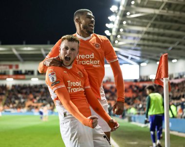 Blackpool 'dan Sonny Carey, 1 Nisan 2025' te Bloomfield Road, Blackpool 'da oynanan Blackpool-1 karşılaşmasında 1-0 kazanma hedefini kutluyor.