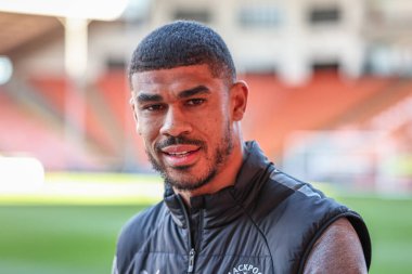 Blackpool takımından Ashley Fletcher, 1 Nisan 2025 'te Bloomfield Road, Blackpool' da oynanan Blackpool - 1.