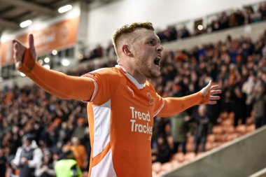 Blackpool 'dan Sonny Carey, 1 Nisan 2025' te Bloomfield Road, Blackpool 'da oynanan Blackpool-1 karşılaşmasında 1-0 kazanma hedefini kutluyor.