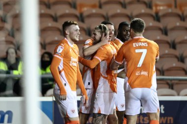 Blackpool 'dan Oliver Casey, 1 Nisan 2025' te Bloomfield Road, Blackpool 'da oynanan Blackpool - Blackpool maçında 2-0 kazanma hedefini kutluyor.