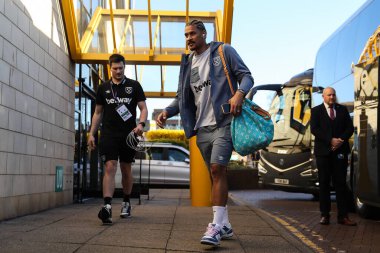 West Ham United 'dan Alphonse Areola, 1 Nisan 2025 tarihinde İngiltere' nin Wolverhampton kentinde oynanan Premier League karşılaşması öncesinde, Wolverhampton Wanderers-West Ham United maçına geldi.