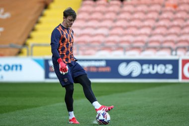 Blackpool 'dan Harry Tyrer, 1 Nisan 2025' te Bloomfield Road, Blackpool 'da oynanan Blackpool-Blackpool maçında maç öncesi ısınma maçında...