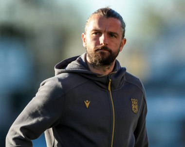 Wrexham AFC 'den Jay Rodriguez, 1 Nisan 2025' te Abbey Stadyumu 'nda oynanan Cambridge United-Wrexham maçından önce Abbey Stadyumu' na geldi.