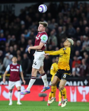 West Ham United 'dan Evan Ferguson Premier League maçında topu fırlatıyor Wolverhampton Wanderers - West Ham United - Molineux, Wolverhampton, Birleşik Krallık, 1 Nisan 2025