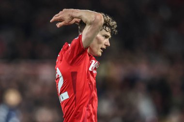 Nottingham Ormanı 'ndan Ryan Yates İngiltere' nin Nottingham şehrinde 1 Nisan 2025 'te oynanan Premier League maçında taraftarları Nottingham Forest' a karşı Manchester United maçına taşıdı.
