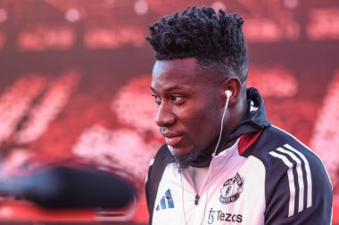 Manchester United takımından Andr Onana İngiltere 'nin Nottingham City Ground kentinde oynanan Premier League maçı sırasında Nottingham Forest' a karşı Manchester United 'a geldi.