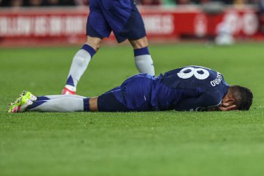 Manchester United takımının Casemiro 'su Premier League maçında sakatlandı Nottingham Forest, Manchester United' a karşı City Ground, Nottingham, 1 Nisan 2025 'de