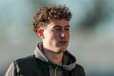 Wrexham AFC 'den Harry Ashfield, 1 Nisan 2025' te Cambridge United ile Wrexham arasındaki Sky Bet 1 maçı öncesinde Abbey Stadyumu 'na geldi.