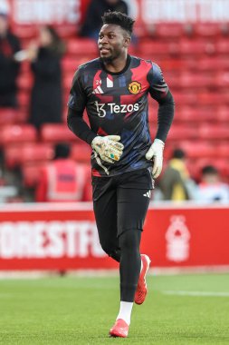 Manchester United 'dan Andr Onana Premier League maçında maç öncesi ısınma oturumunda Nottingham Forest Manchester United' a karşı City Ground, Nottingham, İngiltere, 1 Nisan 2025