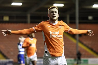 Blackpool 'dan Sonny Carey, 1 Nisan 2025' te Bloomfield Road, Blackpool 'da oynanan Blackpool-1 karşılaşmasında 1-0 kazanma hedefini kutluyor.