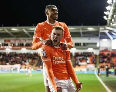Blackpool 'dan Sonny Carey, 1 Nisan 2025' te Bloomfield Road, Blackpool 'da oynanan Blackpool-1 karşılaşmasında 1-0 kazanma hedefini kutluyor.