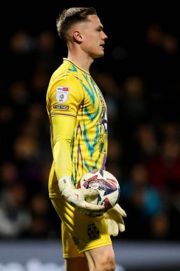 Cambridge United takımından Nathan Bishop, 1 Nisan 2025 'te Cambridge United ile Wrexham maçında tepki gösterdi.