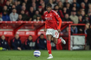 Nottingham Ormanı 'ndan Anthony Elanga Premier League maçında Nottingham Forest Manchester United' a karşı City Ground, Nottingham, İngiltere 'de 1 Nisan 2025' te top kırıyor.