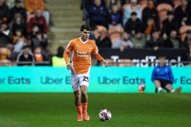 Blackpool 'dan Rob Apter, 1 Nisan 2025' te Bloomfield Road, Blackpool 'da oynanan Blackpool - Blackpool maçında topu aldı.