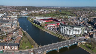Premier Lig maçı sırasında Nottingham Forest, Manchester United 'a karşı City Ground, Nottingham, İngiltere' de 1 Nisan 2025 'te oynanan City Ground maçının hava görüntüsü.