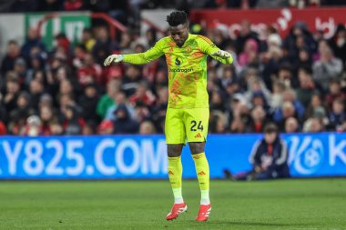 Manchester United takımından Andr Onana Premier Lig maçı sırasında Nottingham Forest Manchester United 'a karşı 1 Nisan 2025' te City Ground, Nottingham, İngiltere 'de ısındı.