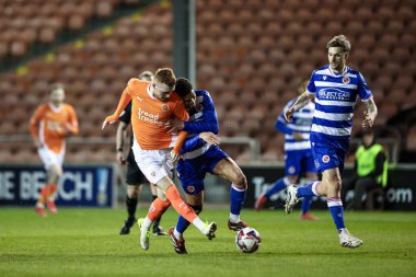 Blackpool takımından Sonny Carey, 1 Nisan 2025 'te Bloomfield Road, Blackpool' da oynanan Blackpool - 1.