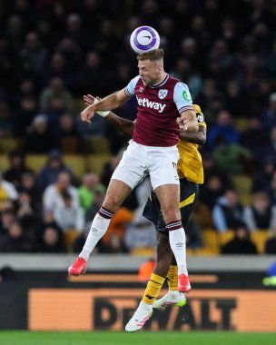 West Ham United takımının Niclas Fllkrug 'ı Premier League maçında Wolverhampton Wanderers-West Ham United maçında Molineux, Wolverhampton, Birleşik Krallık' ta 1 Nisan 2025 'te topu sürüyor.