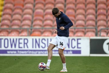 Blackpool 'dan Tom Bloxham, 1 Nisan 2025' te Bloomfield Road, Blackpool 'da oynanan Blackpool-Blackpool maçında maç öncesi ısınma maçında...