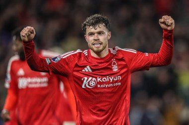 Nottingham Ormanı 'ndan Neco Williams, Premier League maçı Nottingham Forest' a karşı Manchester United 'ın 1 Nisan 2025' te City Ground, Nottingham 'da düdük çalmasını kutluyor.