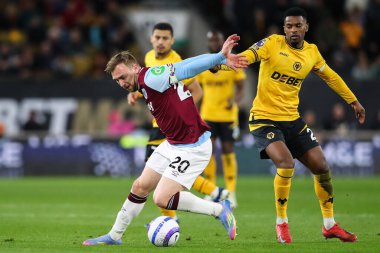 West Ham United takımından Jarrod Bowen, Wolverhampton Wanderers - West Ham United maçında Wolineux, Wolverhampton, Birleşik Krallık 1 Nisan 2025 'te Wolverhampton Wanderers' dan Nlson Semedo 'ya faul yaptı.