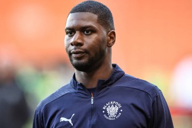 Blackpool 'dan Odel Offiah, 1 Nisan 2025' te Bloomfield Road, Blackpool 'da oynanan Blackpool-Blackpool maçı sırasında maç öncesi ısınma oturumunda