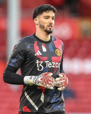 Manchester United takımından Altay Bayndr Premier League maçında Nottingham Forest, Manchester United 'a karşı City Ground, Nottingham, İngiltere' de 1 Nisan 2025 'de oynanan karşılaşma öncesi ısınma maçında