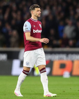Premier Lig maçında West Ham United 'tan Aaron Cresswell, Wolverhampton Wanderers' a karşı Molineux, Wolverhampton, Birleşik Krallık, 1 Nisan 2025