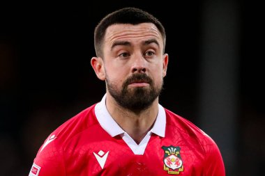 Wrexham AFC 'den Eoghan O' Connell, 1 Nisan 2025 'te Cambridge United' a karşı Wrexham maçından önce Abbey Stadyumu 'nda sıralandı.