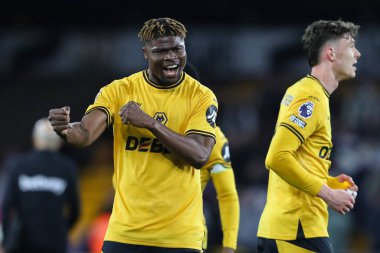 Wolverhampton Wanderers 'dan Emmanuel Agbadou, 1 Nisan 2025' te İngiltere 'nin Molineux kentinde oynanan Premier League maçında Wolverhampton Wanderers-West Ham United maçında takımının kazanmasını kutladı.